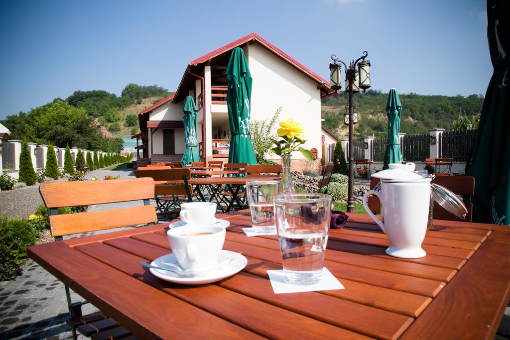 Bed and Breakfast Country Court Curteni Exterior foto